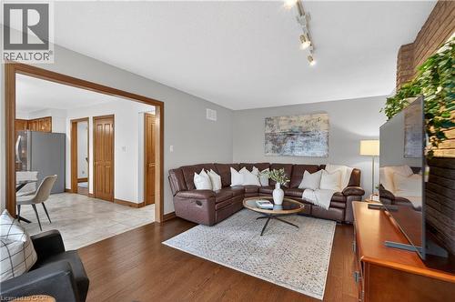 47 Sumner Crescent, Grimsby, ON - Indoor Photo Showing Living Room