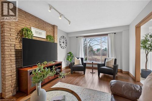47 Sumner Crescent, Grimsby, ON - Indoor Photo Showing Living Room