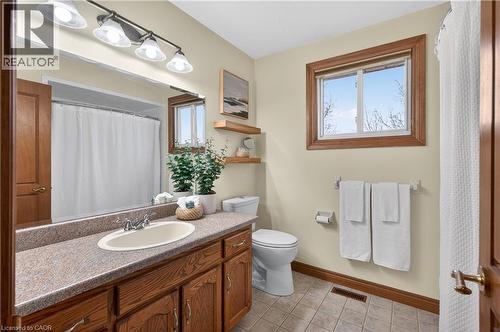 47 Sumner Crescent, Grimsby, ON - Indoor Photo Showing Bathroom