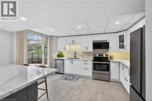 47 Sumner Crescent, Grimsby, ON - Indoor Photo Showing Kitchen With Upgraded Kitchen