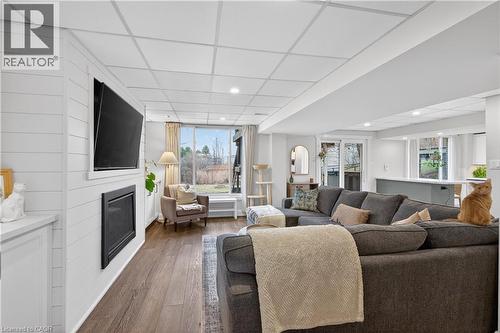 47 Sumner Crescent, Grimsby, ON - Indoor Photo Showing Living Room With Fireplace