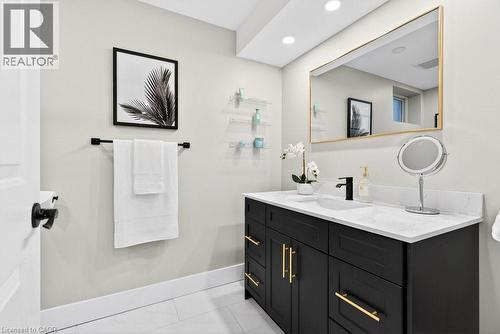 117 Monarch Street, Welland, ON - Indoor Photo Showing Bathroom