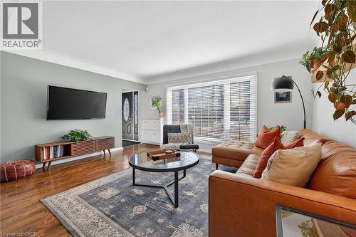 124 West 24Th Street, Hamilton, ON - Indoor Photo Showing Living Room