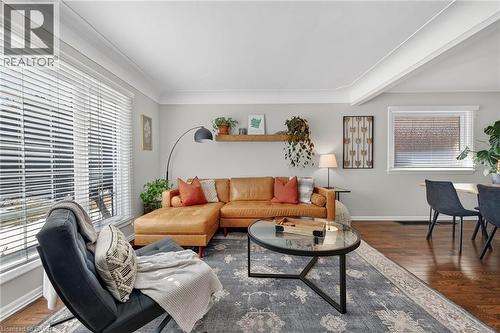124 West 24Th Street, Hamilton, ON - Indoor Photo Showing Living Room