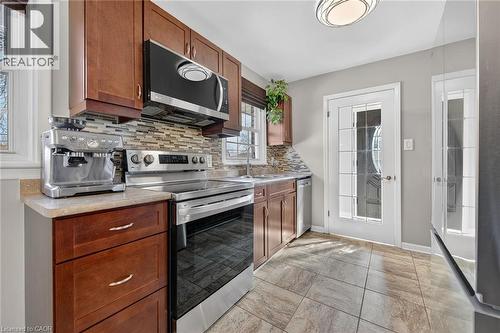 124 West 24Th Street, Hamilton, ON - Indoor Photo Showing Kitchen