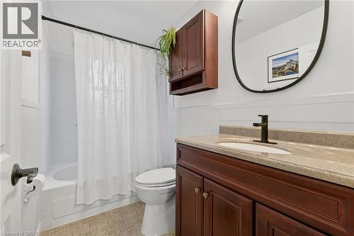 124 West 24Th Street, Hamilton, ON - Indoor Photo Showing Bathroom