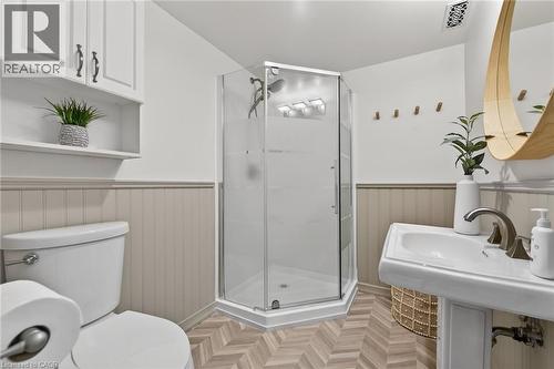 124 West 24Th Street, Hamilton, ON - Indoor Photo Showing Bathroom