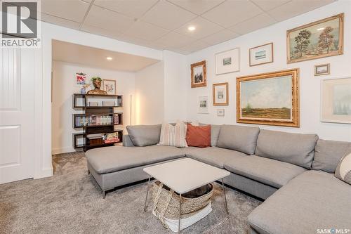 1217 Kilburn Avenue, Saskatoon, SK - Indoor Photo Showing Living Room