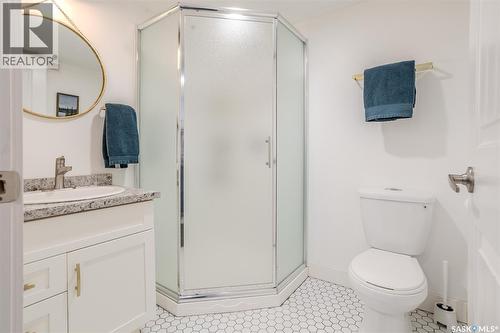 1217 Kilburn Avenue, Saskatoon, SK - Indoor Photo Showing Bathroom