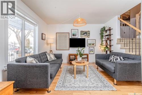 1217 Kilburn Avenue, Saskatoon, SK - Indoor Photo Showing Living Room