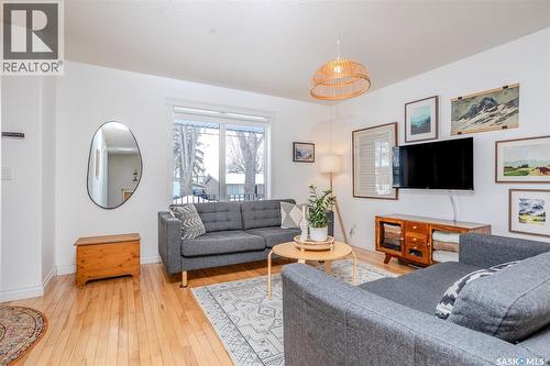 1217 Kilburn Avenue, Saskatoon, SK - Indoor Photo Showing Living Room