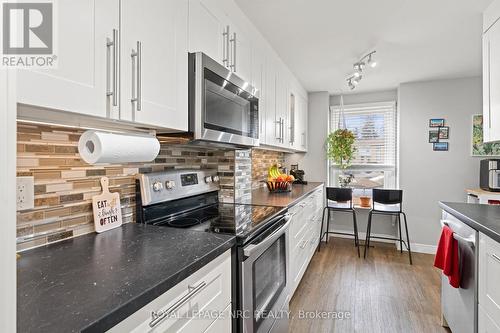 18 - 242 Lakeport Road, St. Catharines (Lakeport), ON - Indoor Photo Showing Kitchen