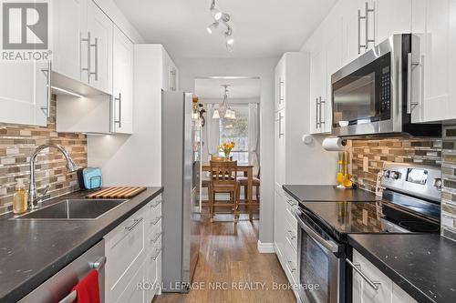 18 - 242 Lakeport Road, St. Catharines (Lakeport), ON - Indoor Photo Showing Kitchen With Upgraded Kitchen