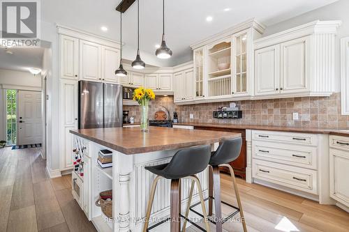 2231 Seventh Street, St. Catharines (Rural Fourth), ON - Indoor Photo Showing Kitchen With Upgraded Kitchen