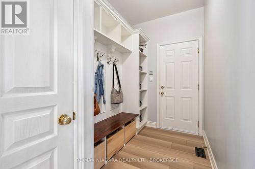 Convenient mud room with lots of storage space - 2231 Seventh Street, St. Catharines (Rural Fourth), ON - Indoor