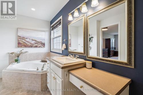 Jacuzzi tub and separate shower - 2231 Seventh Street, St. Catharines (Rural Fourth), ON - Indoor Photo Showing Bathroom