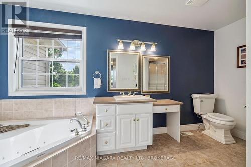 2231 Seventh Street, St. Catharines (Rural Fourth), ON - Indoor Photo Showing Bathroom