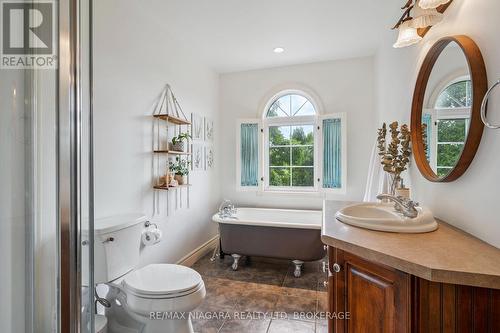 Shared bathroom w/clawfoot tub and separate shower - 2231 Seventh Street, St. Catharines (Rural Fourth), ON - Indoor Photo Showing Bathroom