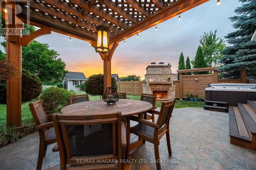 Beautiful sunset views from the back yard - 2231 Seventh Street, St. Catharines (Rural Fourth), ON - Outdoor With Deck Patio Veranda With Exterior