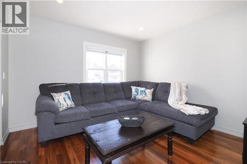 354 Blucher Boulevard, Kitchener, ON - Indoor Photo Showing Living Room