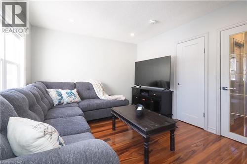 354 Blucher Boulevard, Kitchener, ON - Indoor Photo Showing Living Room