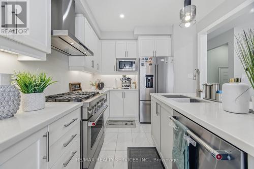 356 Clockwork Drive, Brampton, ON - Indoor Photo Showing Kitchen With Stainless Steel Kitchen With Upgraded Kitchen