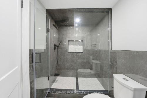 2 Meyer Circle, Markham, ON - Indoor Photo Showing Bathroom