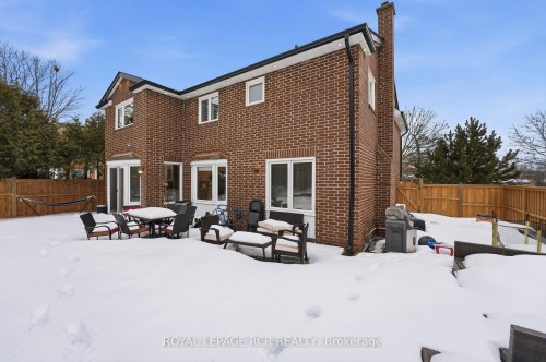 2 Meyer Circle, Markham, ON - Outdoor