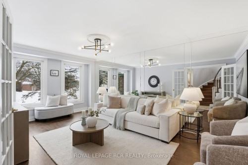 2 Meyer Circle, Markham, ON - Indoor Photo Showing Living Room