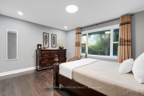 23 Burnview Crescent, Toronto, ON - Indoor Photo Showing Bedroom