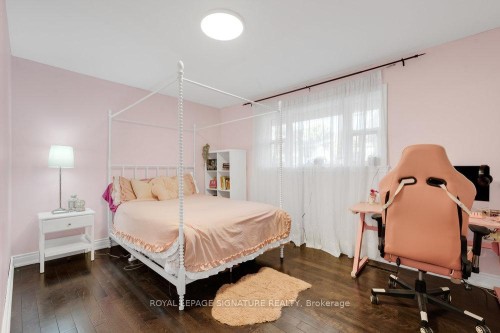 23 Burnview Crescent, Toronto, ON - Indoor Photo Showing Bedroom