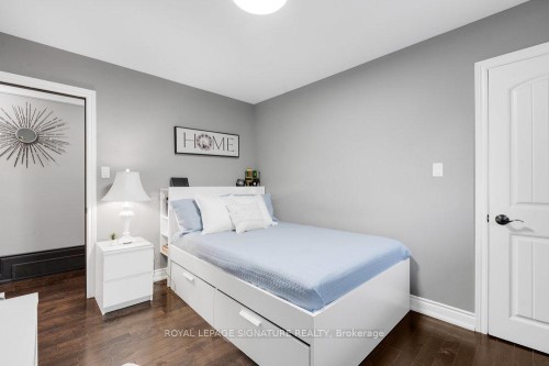 23 Burnview Crescent, Toronto, ON - Indoor Photo Showing Bedroom