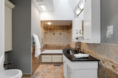 23 Burnview Crescent, Toronto, ON - Indoor Photo Showing Bathroom