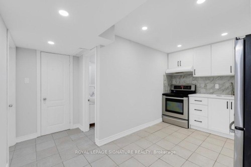 23 Burnview Crescent, Toronto, ON - Indoor Photo Showing Kitchen