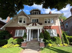 247 MacNab Street S Hamilton, ON L8P 3E2