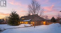 8 SMUGGLERS COURT  Ottawa, ON K2H 7Y7