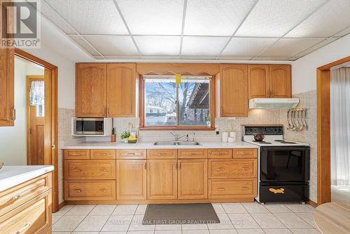2354 Cliff Road, Mississauga, ON - Indoor Photo Showing Kitchen With Double Sink