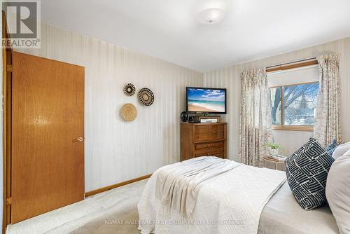 2354 Cliff Road, Mississauga, ON - Indoor Photo Showing Bedroom