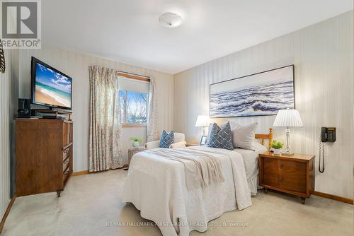 2354 Cliff Road, Mississauga, ON - Indoor Photo Showing Bedroom