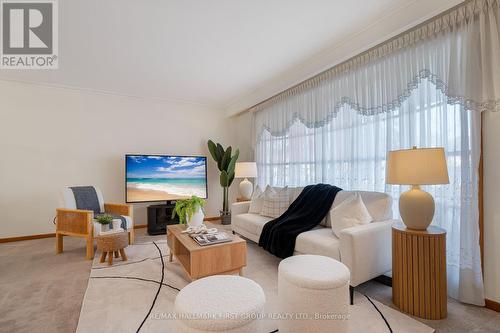 2354 Cliff Road, Mississauga, ON - Indoor Photo Showing Living Room