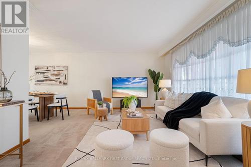 2354 Cliff Road, Mississauga, ON - Indoor Photo Showing Living Room