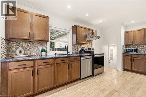 411 Pepper Drive, Burlington, ON - Indoor Photo Showing Kitchen