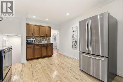411 Pepper Drive, Burlington, ON - Indoor Photo Showing Kitchen