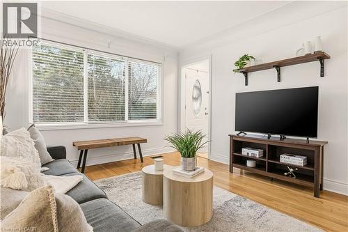 411 Pepper Drive, Burlington, ON - Indoor Photo Showing Living Room