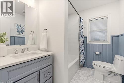 411 Pepper Drive, Burlington, ON - Indoor Photo Showing Bathroom