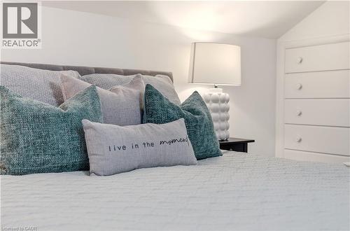 411 Pepper Drive, Burlington, ON - Indoor Photo Showing Bedroom