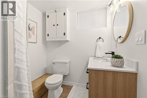 411 Pepper Drive, Burlington, ON - Indoor Photo Showing Bathroom