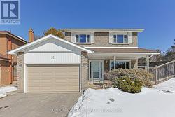 52 BARKWOOD CRESCENT  Toronto, ON M2H 3G6