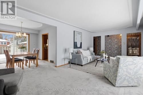 15 Confederation Drive, Kitchener, ON - Indoor Photo Showing Living Room