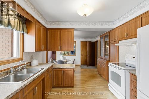 15 Confederation Drive, Kitchener, ON - Indoor Photo Showing Kitchen With Double Sink